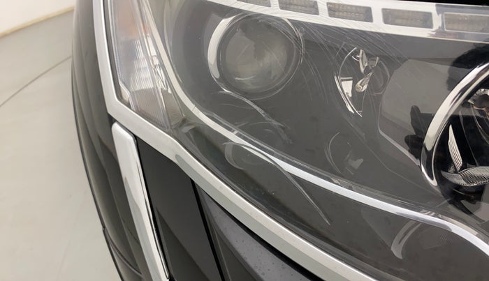 2019 Mahindra XUV500 W9, Diesel, Manual, 45,465 km, Right headlight - Minor scratches