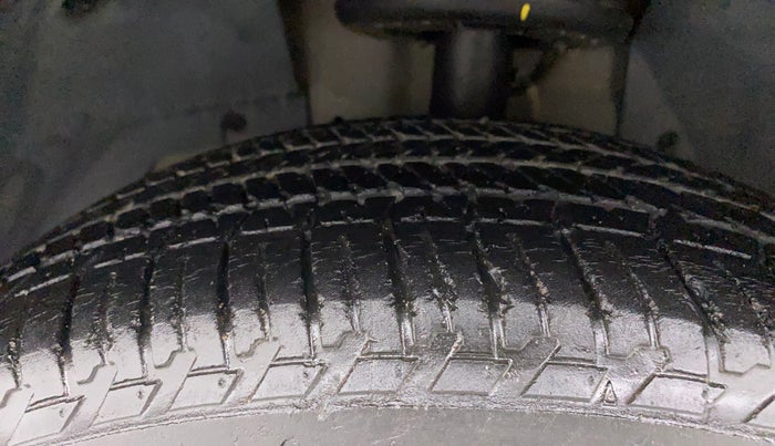 2019 Mahindra XUV500 W9, Diesel, Manual, 45,465 km, Left Front Tyre Tread