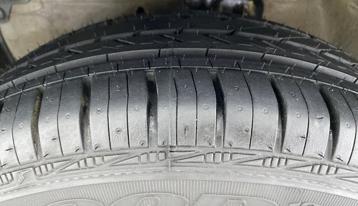 2015 Maruti Celerio VXI AGS, Petrol, Automatic, 37,180 km, Left Front Tyre Tread