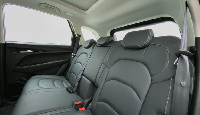 2019 MG HECTOR SHARP DCT PETROL, Petrol, Automatic, 18,570 km, Right Side Rear Door Cabin