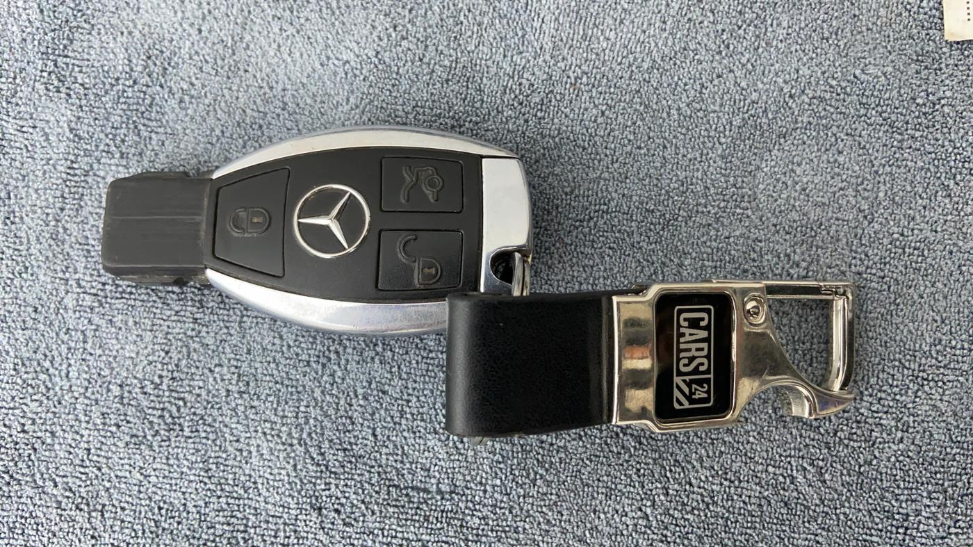2013 Mercedes Benz E Class E 200 AVANTGARDE, Petrol, Automatic, 41,021 km, Key Close Up