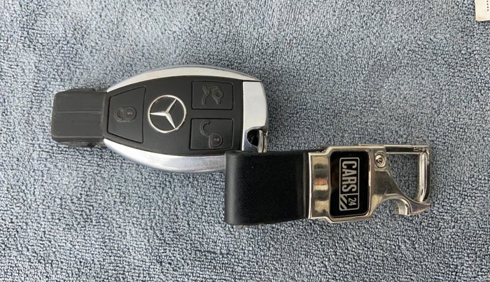 2013 Mercedes Benz E Class E 200 AVANTGARDE, Petrol, Automatic, 41,021 km, Key Close Up