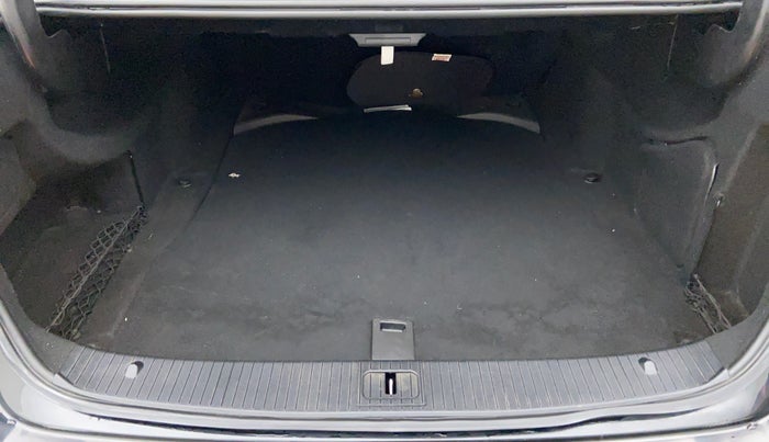 2013 Mercedes Benz E Class E 200 AVANTGARDE, Petrol, Automatic, 41,021 km, Boot Inside
