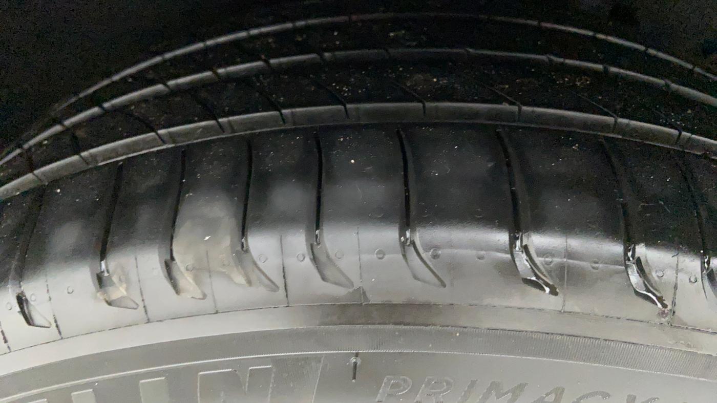 2013 Mercedes Benz E Class E 200 AVANTGARDE, Petrol, Automatic, 41,021 km, Left Rear Tyre Tread