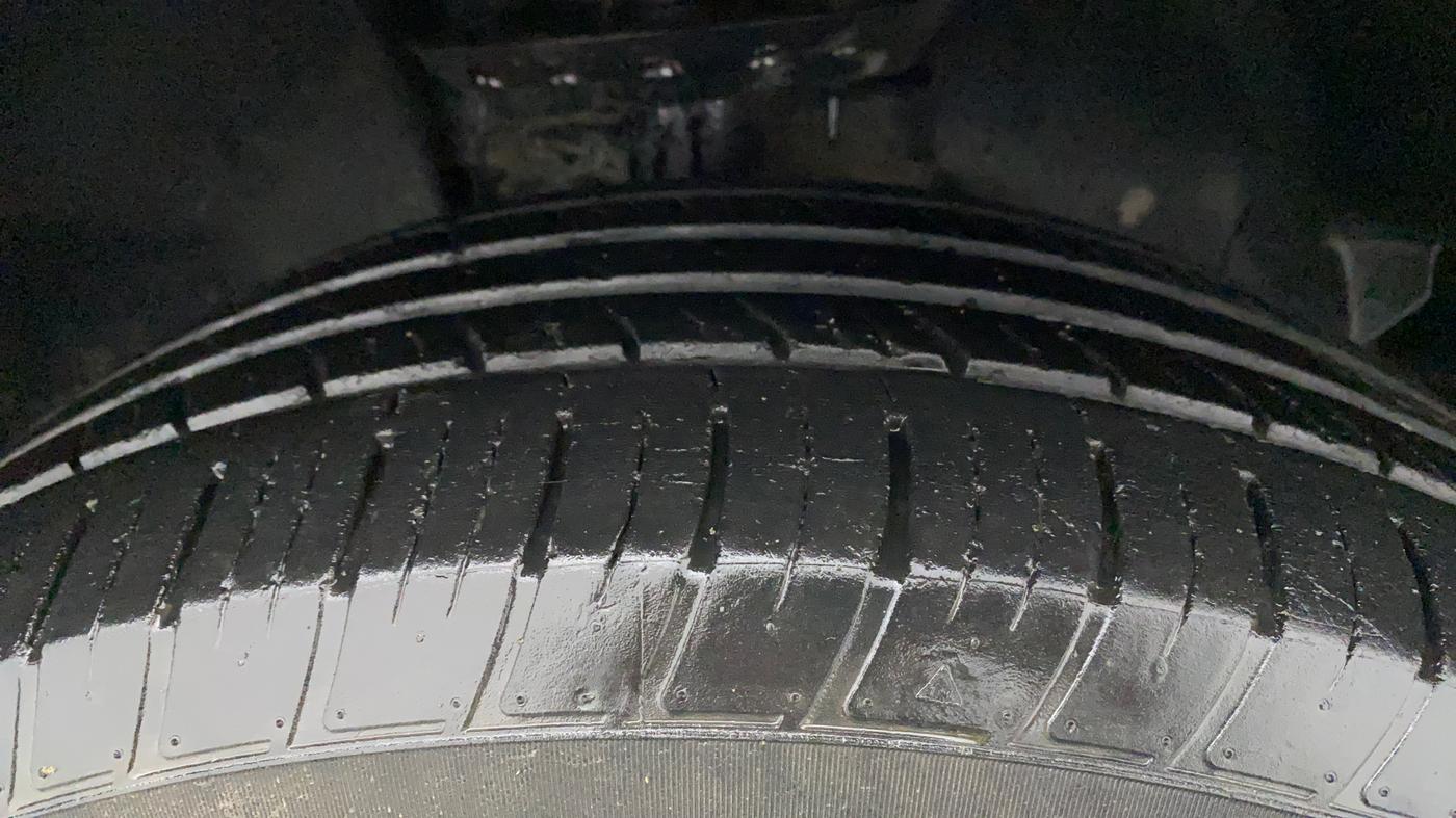 2020 Tata Harrier XZ PLUS 2.0L, Diesel, Manual, 65,087 km, Right Front Tyre Tread