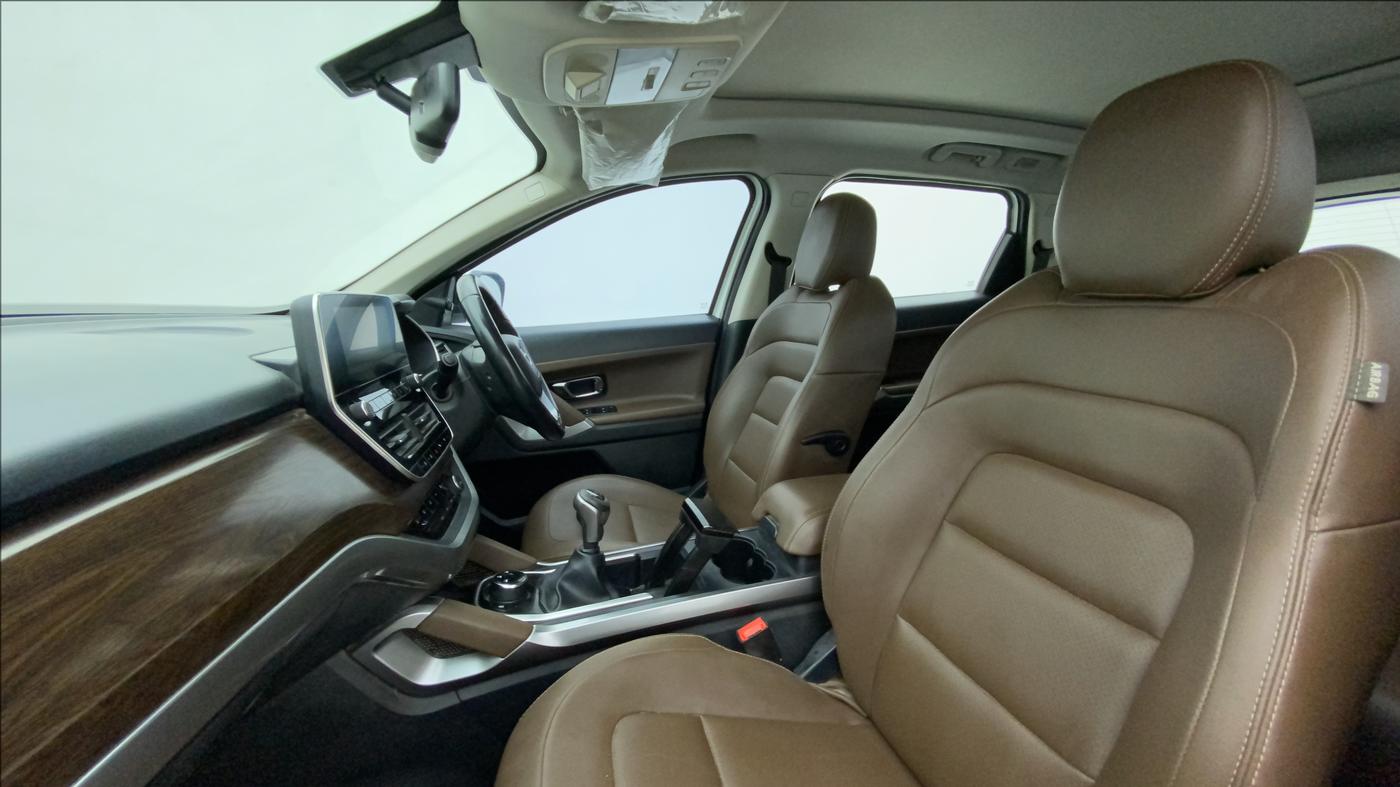 2020 Tata Harrier XZ PLUS 2.0L, Diesel, Manual, 65,087 km, Right Side Front Door Cabin