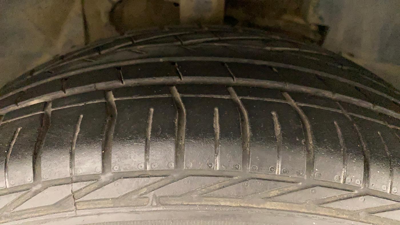 2018 Tata NEXON XZA PLUS PETROL DUAL TONE, Petrol, Automatic, 59,726 km, Right Front Tyre Tread