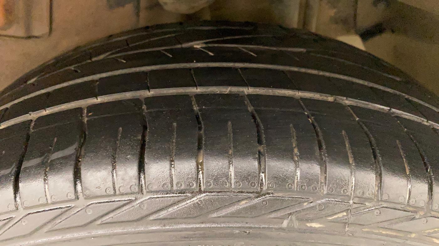 2018 Tata NEXON XZA PLUS PETROL DUAL TONE, Petrol, Automatic, 59,726 km, Left Rear Tyre Tread