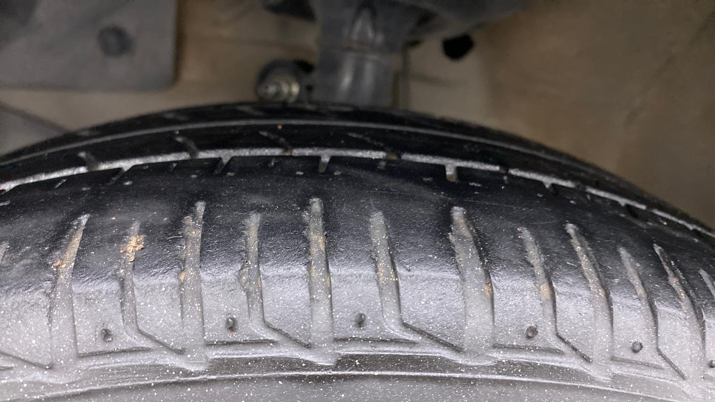 2013 Honda Amaze 1.2 SMT I VTEC, Petrol, Manual, 64,030 km, Left Front Tyre Tread