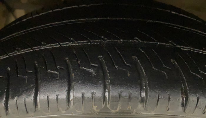 2015 Hyundai Grand i10 SPORTZ 1.2 KAPPA VTVT, Petrol, Manual, 73,321 km, Left Front Tyre Tread