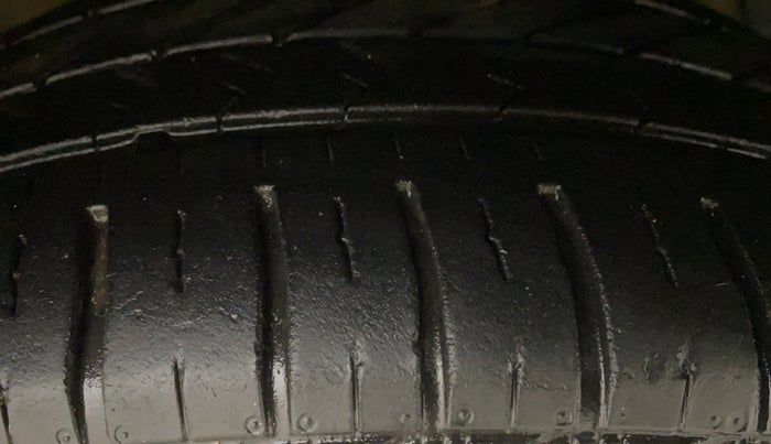 2015 Hyundai Grand i10 SPORTZ 1.2 KAPPA VTVT, Petrol, Manual, 73,321 km, Right Front Tyre Tread