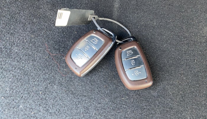 2017 Hyundai Creta SX PLUS AT 1.6 PETROL, Petrol, Automatic, 20,458 km, Key Close Up