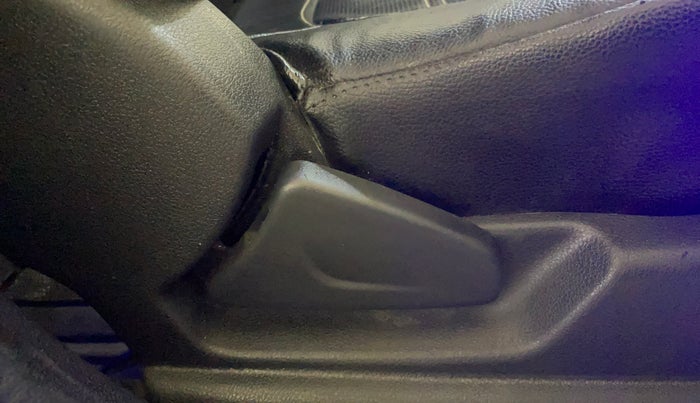 2016 Renault Kwid RXT 1.0, Petrol, Manual, 76,660 km, Driver Side Adjustment Panel