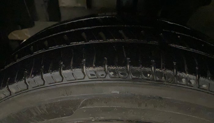 2016 Renault Kwid RXT 1.0, Petrol, Manual, 76,660 km, Left Front Tyre Tread