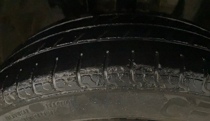 2016 Renault Kwid RXT 1.0, Petrol, Manual, 76,660 km, Right Front Tyre Tread