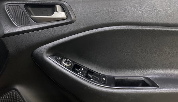 2016 Hyundai i20 Active 1.2 S, Petrol, Manual, 28,146 km, Driver Side Door Panels Control