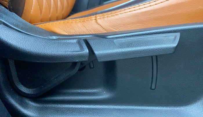 2022 KIA SONET HTK PLUS 1.2, Petrol, Manual, 49,702 km, Driver Side Adjustment Panel