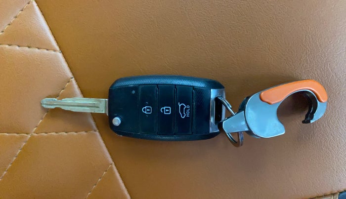 2022 KIA SONET HTK PLUS 1.2, Petrol, Manual, 49,702 km, Key Close Up