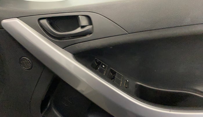 2022 Tata NEXON XM PLUS SUNROOF PETROL, Petrol, Manual, 56,339 km, Driver Side Door Panels Control