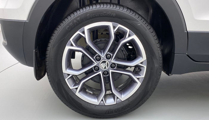 2022 Skoda KUSHAQ STYLE 1.0TSI MT, Petrol, Manual, 1,176 km, Right Rear Wheel