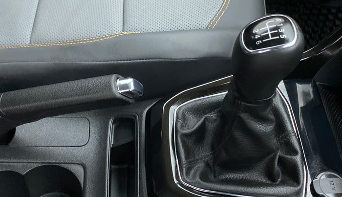 2022 Skoda KUSHAQ STYLE 1.0TSI MT, Petrol, Manual, 1,176 km, Gear Lever