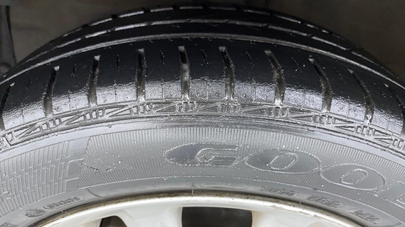 2014 Toyota Etios V, Petrol, Manual, 23,542 km, Left Front Tyre Tread