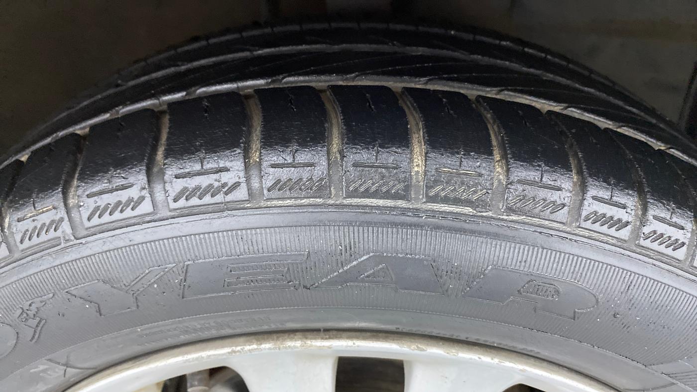 2014 Toyota Etios V, Petrol, Manual, 23,542 km, Right Front Tyre Tread