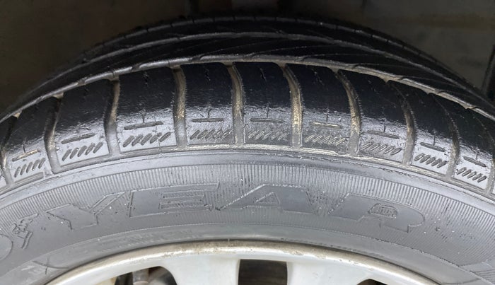 2014 Toyota Etios V, Petrol, Manual, 23,542 km, Right Front Tyre Tread