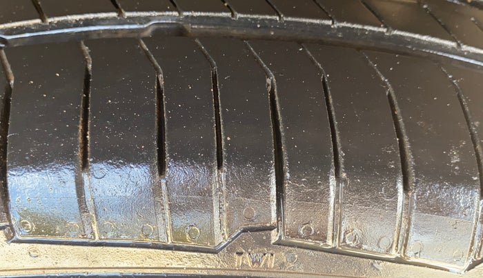 2016 Ford Figo Aspire TITANIUM 1.2 PETROL, Petrol, Manual, 46,382 km, Left Rear Tyre Tread