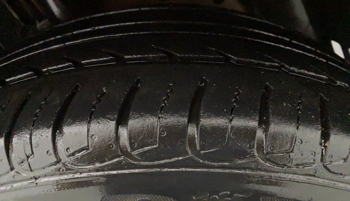 2015 Ford Ecosport 1.5 TITANIUM TI VCT AT, Petrol, Automatic, 67,524 km, Left Front Tyre Tread