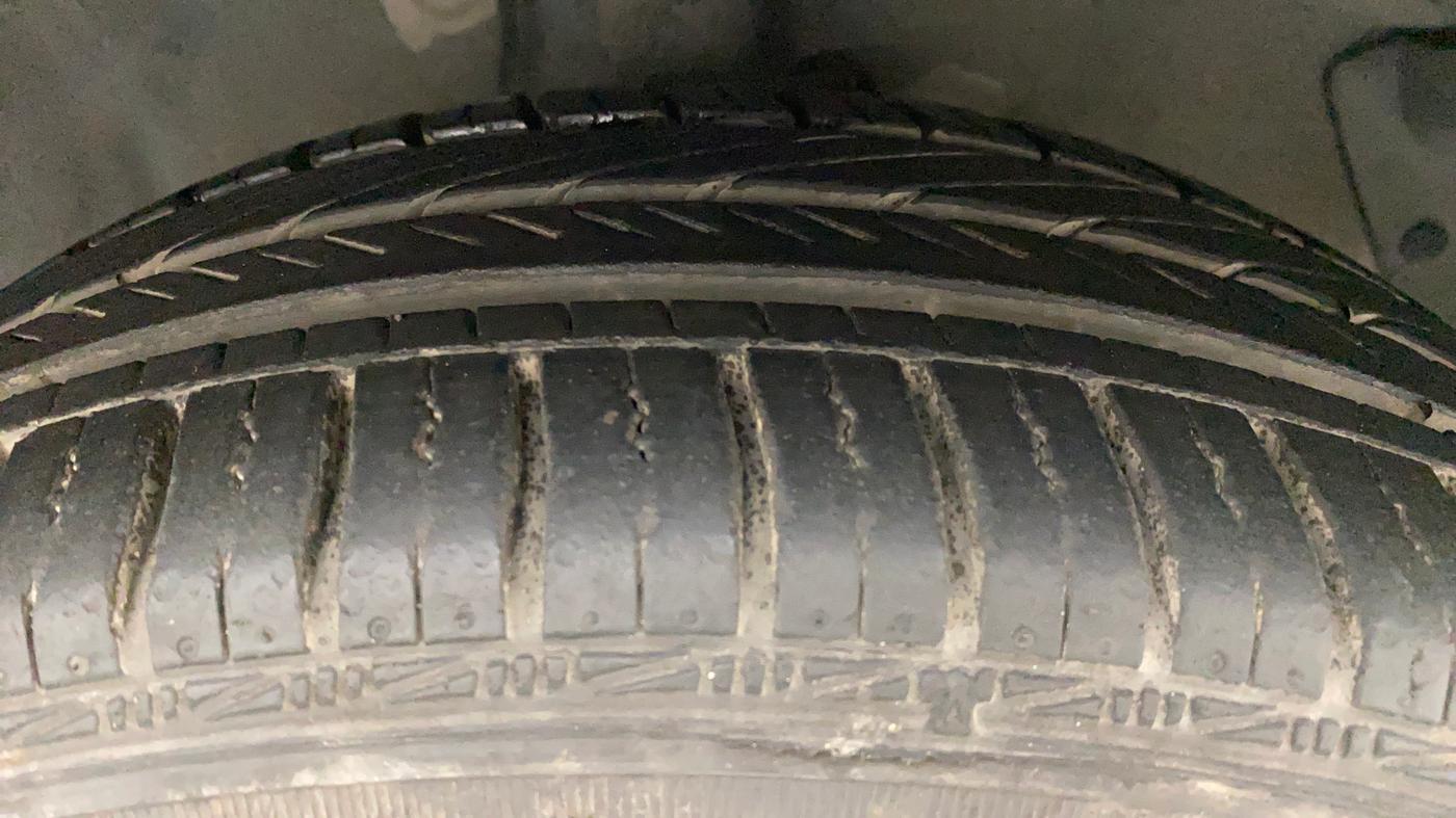 2012 Hyundai i20 MAGNA (O) 1.2, Petrol, Manual, 57,215 km, Right Front Tyre Tread