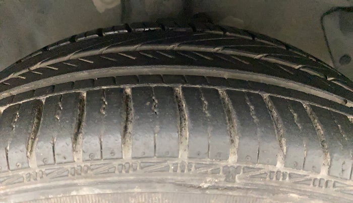 2012 Hyundai i20 MAGNA (O) 1.2, Petrol, Manual, 57,215 km, Right Front Tyre Tread