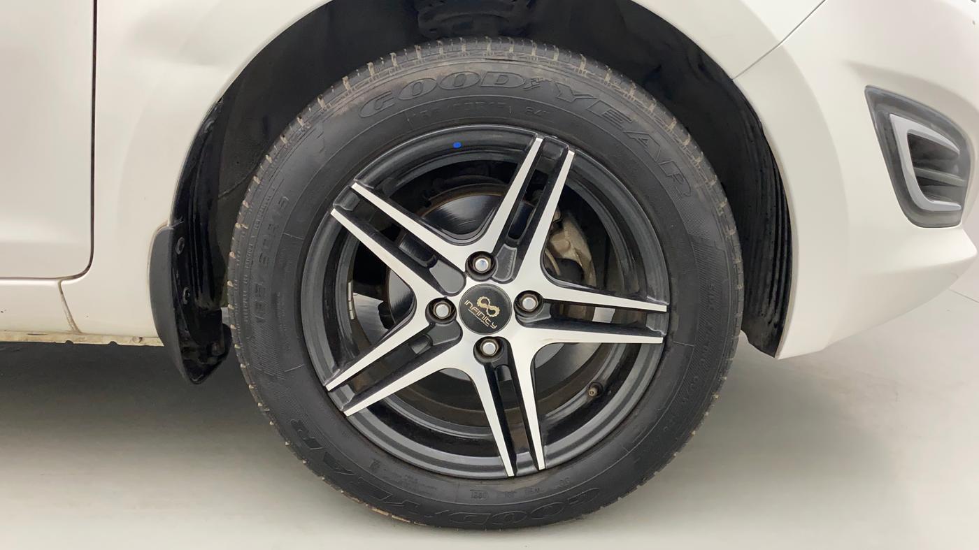 2012 Hyundai i20 MAGNA (O) 1.2, Petrol, Manual, 57,215 km, Right Front Wheel