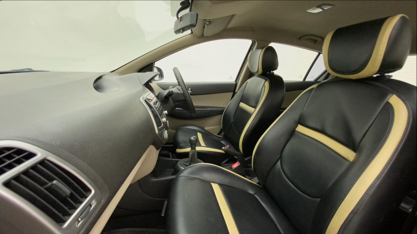 2012 Hyundai i20 MAGNA (O) 1.2, Petrol, Manual, 57,215 km, Right Side Front Door Cabin