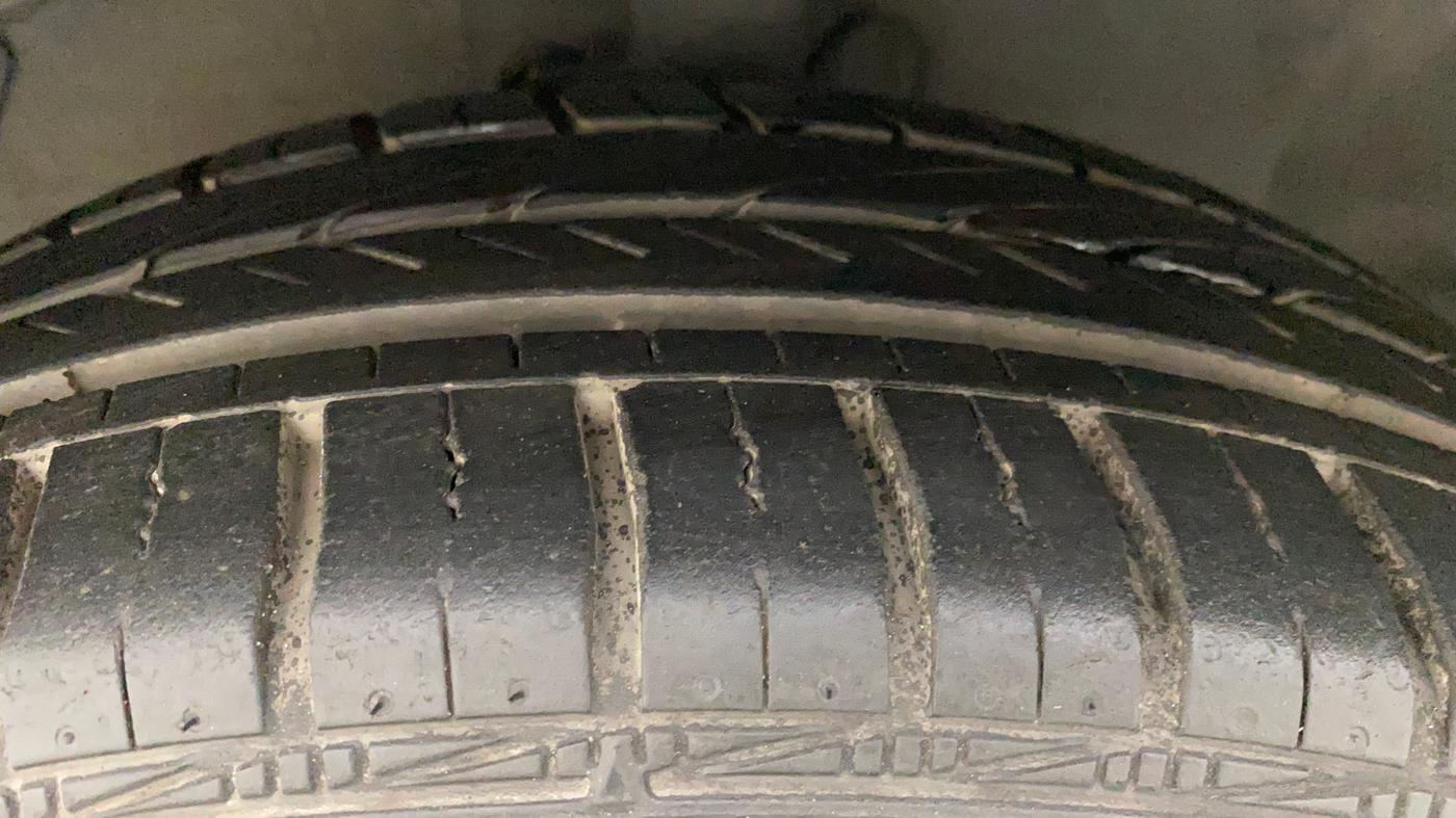 2012 Hyundai i20 MAGNA (O) 1.2, Petrol, Manual, 57,215 km, Left Front Tyre Tread