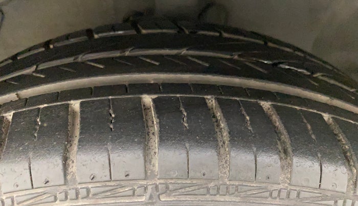 2012 Hyundai i20 MAGNA (O) 1.2, Petrol, Manual, 57,215 km, Left Front Tyre Tread