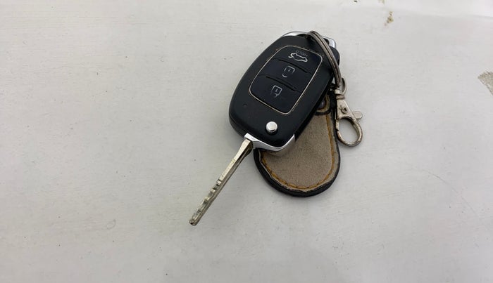 2016 Hyundai Xcent S 1.2, Petrol, Manual, 26,710 km, Key Close Up