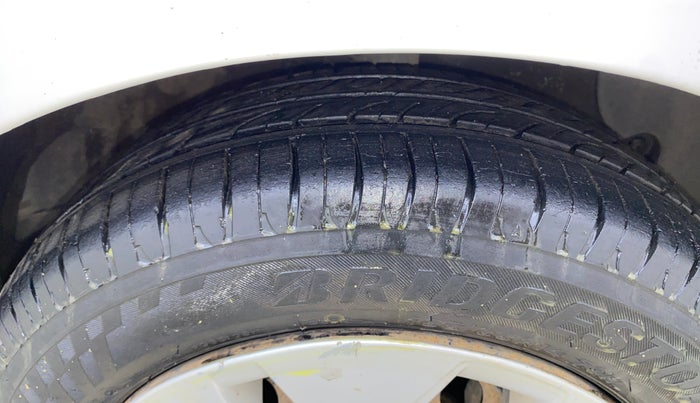 2016 Hyundai Xcent S 1.2, Petrol, Manual, 26,710 km, Right Front Tyre Tread