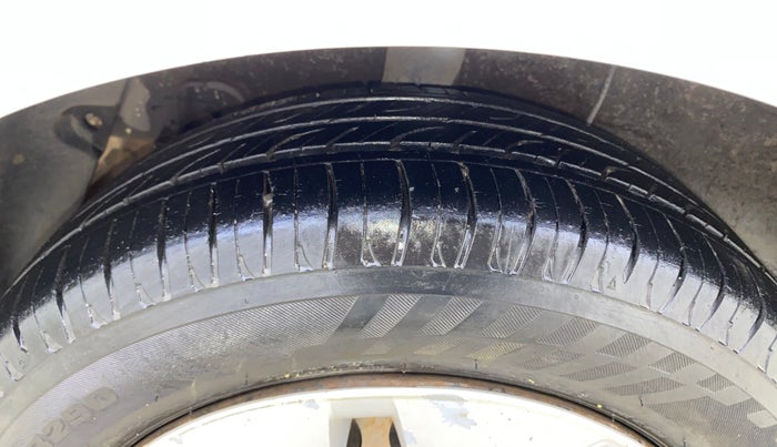 2016 Hyundai Xcent S 1.2, Petrol, Manual, 26,710 km, Right Rear Tyre Tread