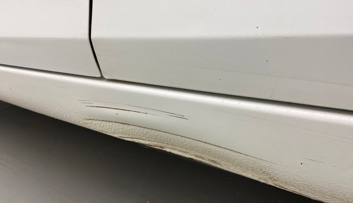 2017 Maruti Swift VDI ABS, Diesel, Manual, 1,15,858 km, Left running board - Minor scratches