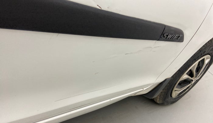 2017 Maruti Swift VDI ABS, Diesel, Manual, 1,15,858 km, Driver-side door - Slightly dented