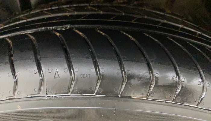 2021 MG HECTOR PLUS SHARP 1.5 PETROL TURBO CVT 6-STR, Petrol, Automatic, 73,400 km, Left Front Tyre Tread