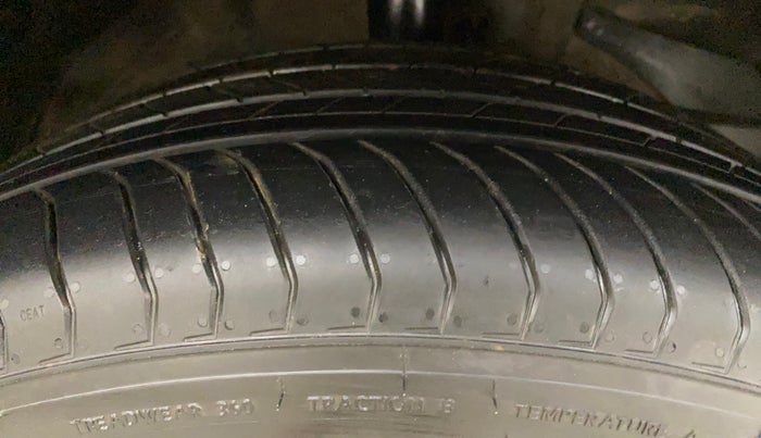 2021 MG HECTOR PLUS SHARP 1.5 PETROL TURBO CVT 6-STR, Petrol, Automatic, 73,400 km, Right Front Tyre Tread