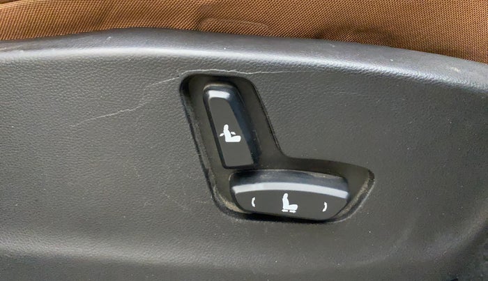 2021 MG HECTOR PLUS SHARP 1.5 PETROL TURBO CVT 6-STR, Petrol, Automatic, 73,400 km, Driver Side Adjustment Panel