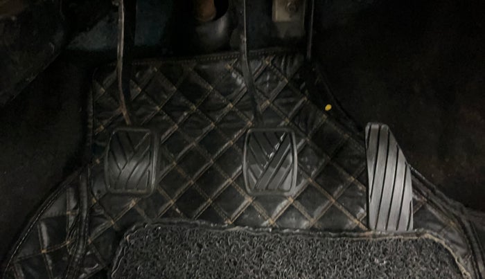 2016 Maruti Wagon R 1.0 VXI, Petrol, Manual, 69,991 km, Pedals