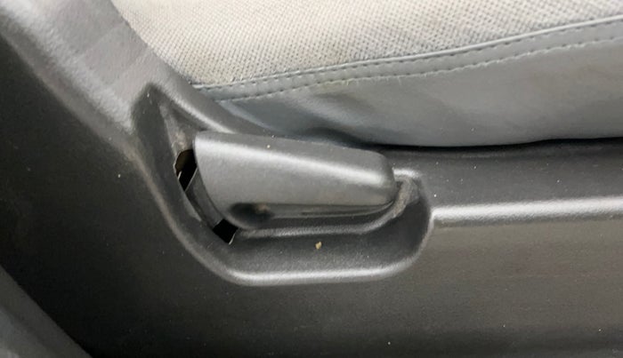 2016 Maruti Wagon R 1.0 VXI, Petrol, Manual, 69,991 km, Driver Side Adjustment Panel