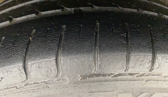 2013 Honda Brio S MT, Petrol, Manual, 35,091 km, Right Rear Tyre Tread