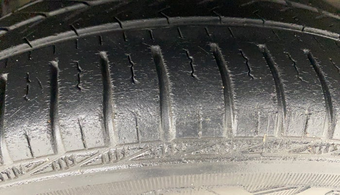 2013 Honda Brio S MT, Petrol, Manual, 35,091 km, Right Front Tyre Tread