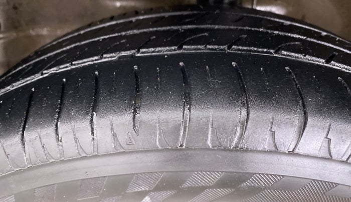 2016 Maruti Wagon R 1.0 VXI, Petrol, Manual, 55,397 km, Left Front Tyre Tread