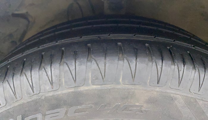 2012 Hyundai i20 SPORTZ 1.2, Petrol, Manual, 1,08,263 km, Left Front Tyre Tread